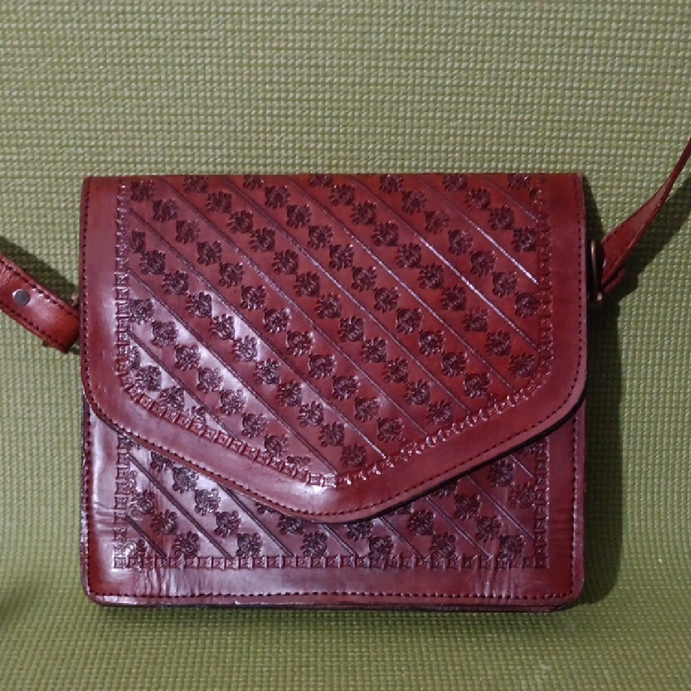 Elegant Brown Leather Shoulder Bag